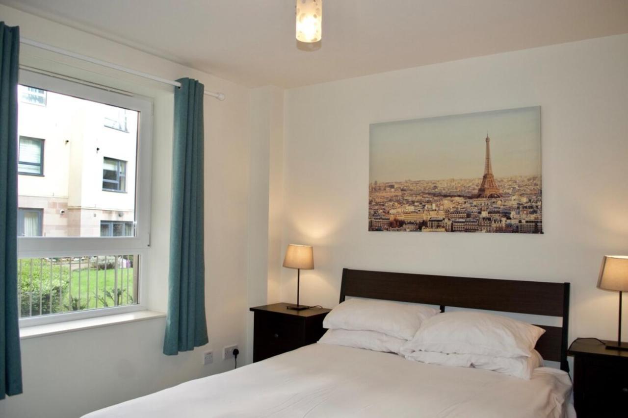 Modern 2 Bedroom City Centre Flat Édimbourg Extérieur photo
